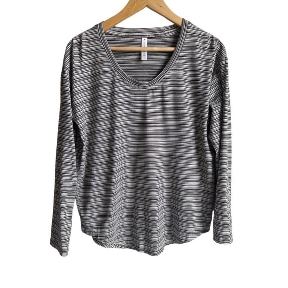 ATHLETA Cloudlight Stratus Striped Top‎ Size XS Black White Oversized Relaxed - Picture 5 of 12